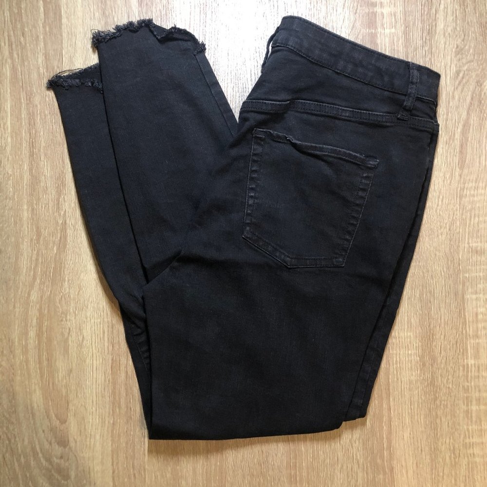 Black ripped skinny jeans